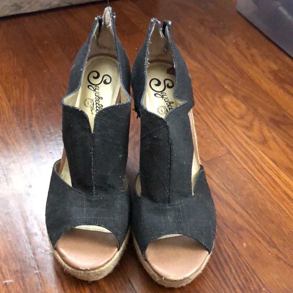 Seychelles black wedges size 8